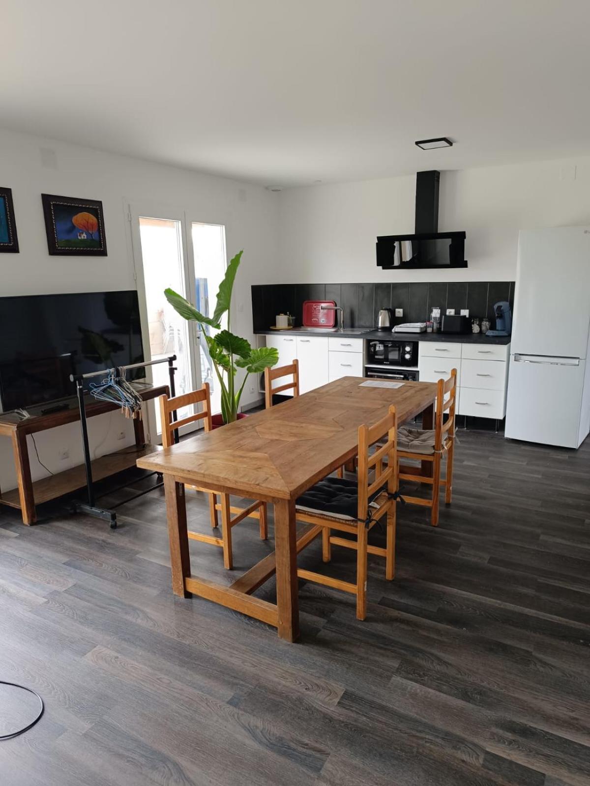 Grande Maison Avec Vue Sur Le Lac Saramon Extérieur photo